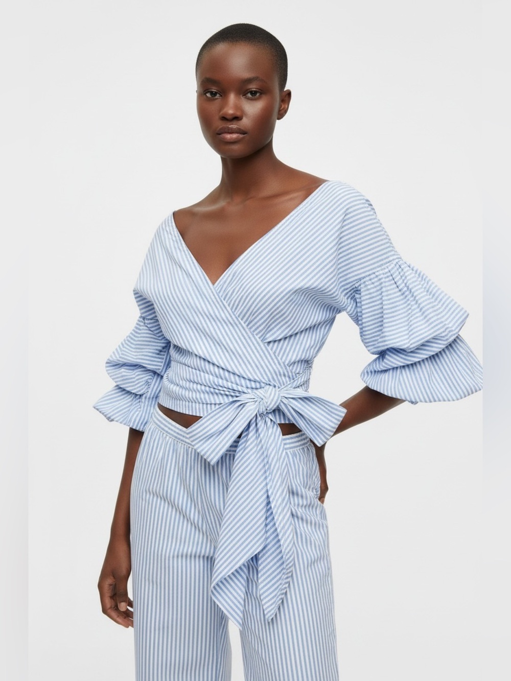 Club Monaco Blue & White Striped V-Neck Puff Long Sleeve Tie Front Blouse Size M